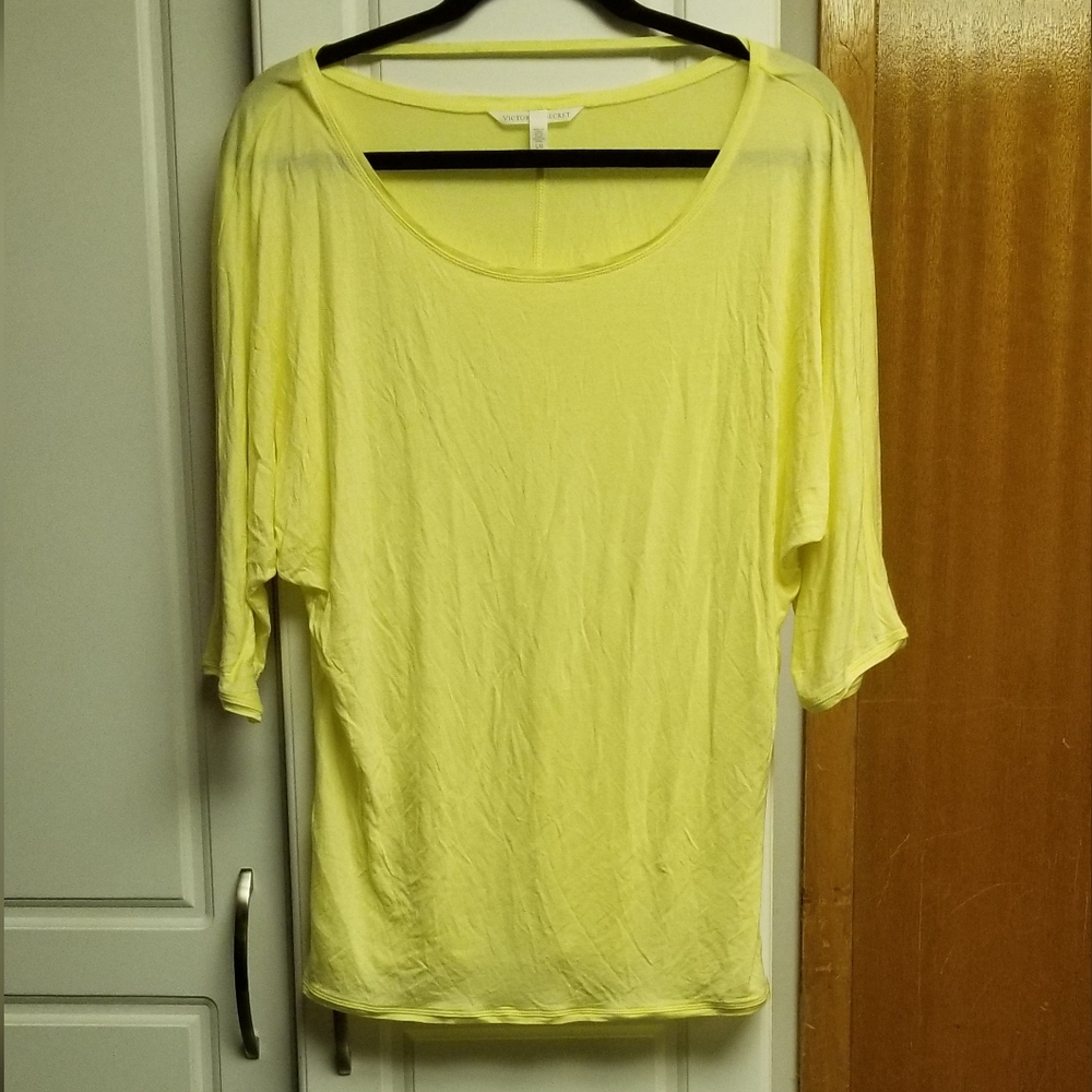 👙Victoria's Secret quarter length sleeved top with back strip detailing